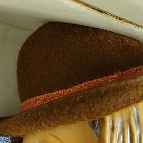 Hummel Little Fiddler Doll - Red, Green, Brown - Picture 6 of 11